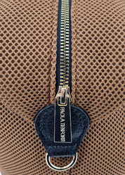 Bauletto large tessuto tecnico traforato e pelle con dettagli oro