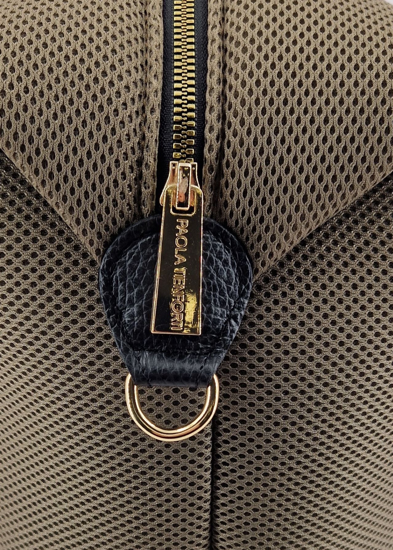 Bauletto large tessuto tecnico traforato e pelle con dettagli oro