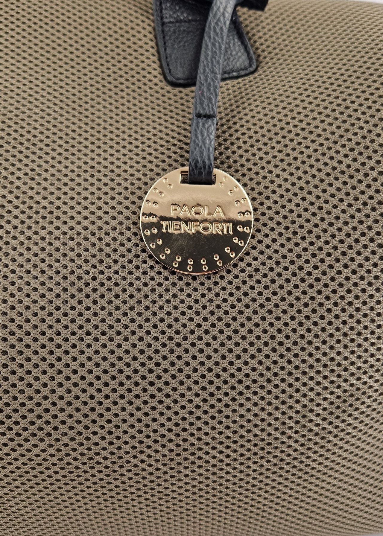 Bauletto large tessuto tecnico traforato e pelle con dettagli oro