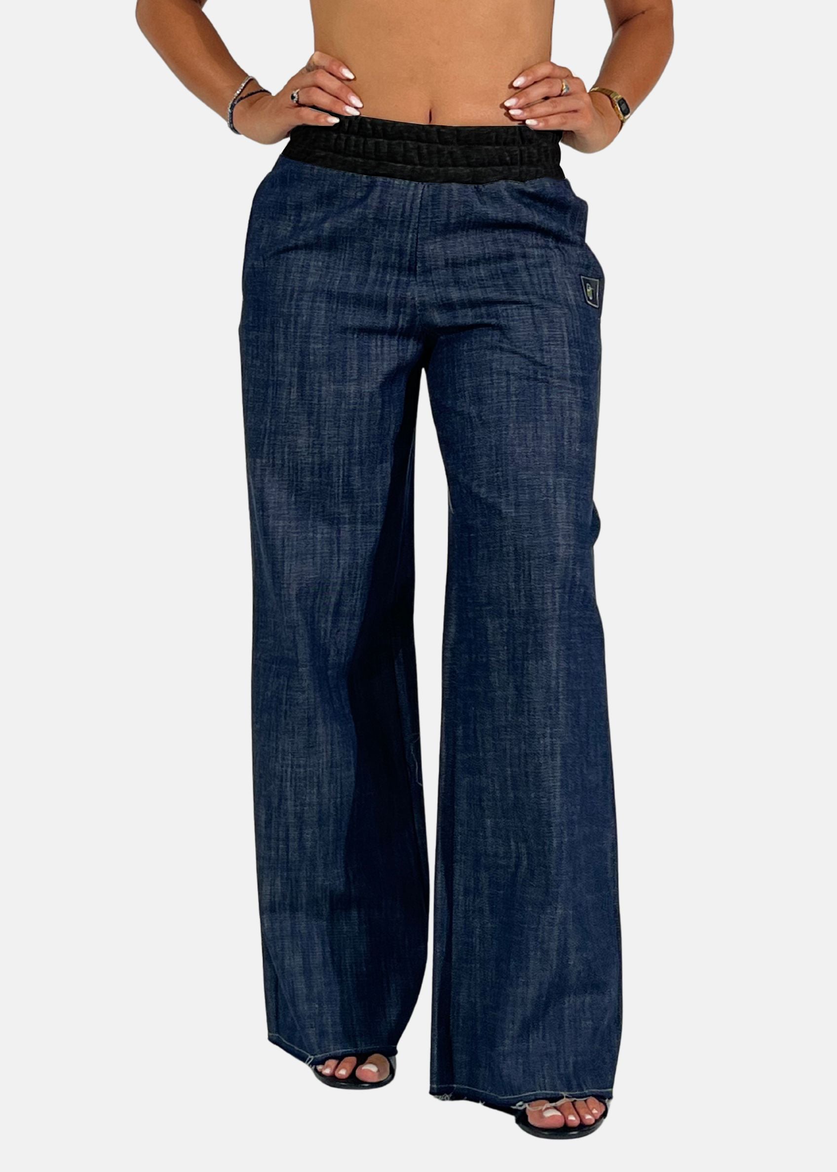 Pantalone a palazzo in jeans e felpa