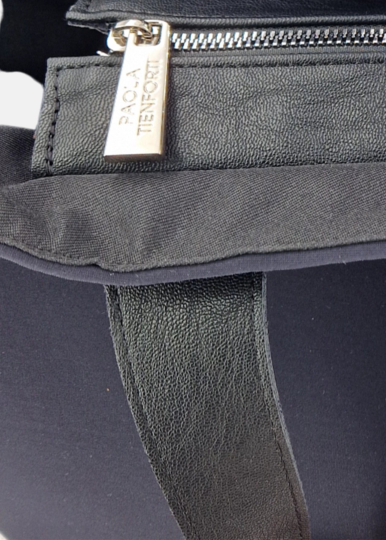 Borsa a mano donna in neoprene con pendente argento