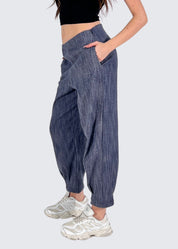 Pantalone in denim con pinces