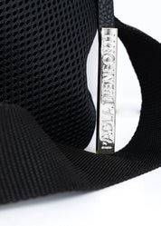 Sacca hobo in tessuto tecnico traforato con tasche e dettagli argento