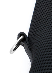 Sacca hobo in tessuto tecnico traforato con tasche e dettagli argento