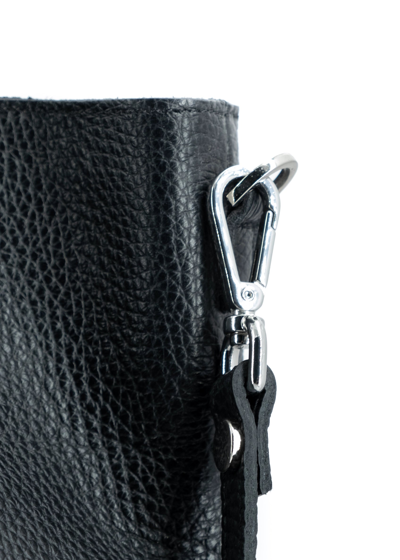 Shopper large in pelle morbida con dettagli oro