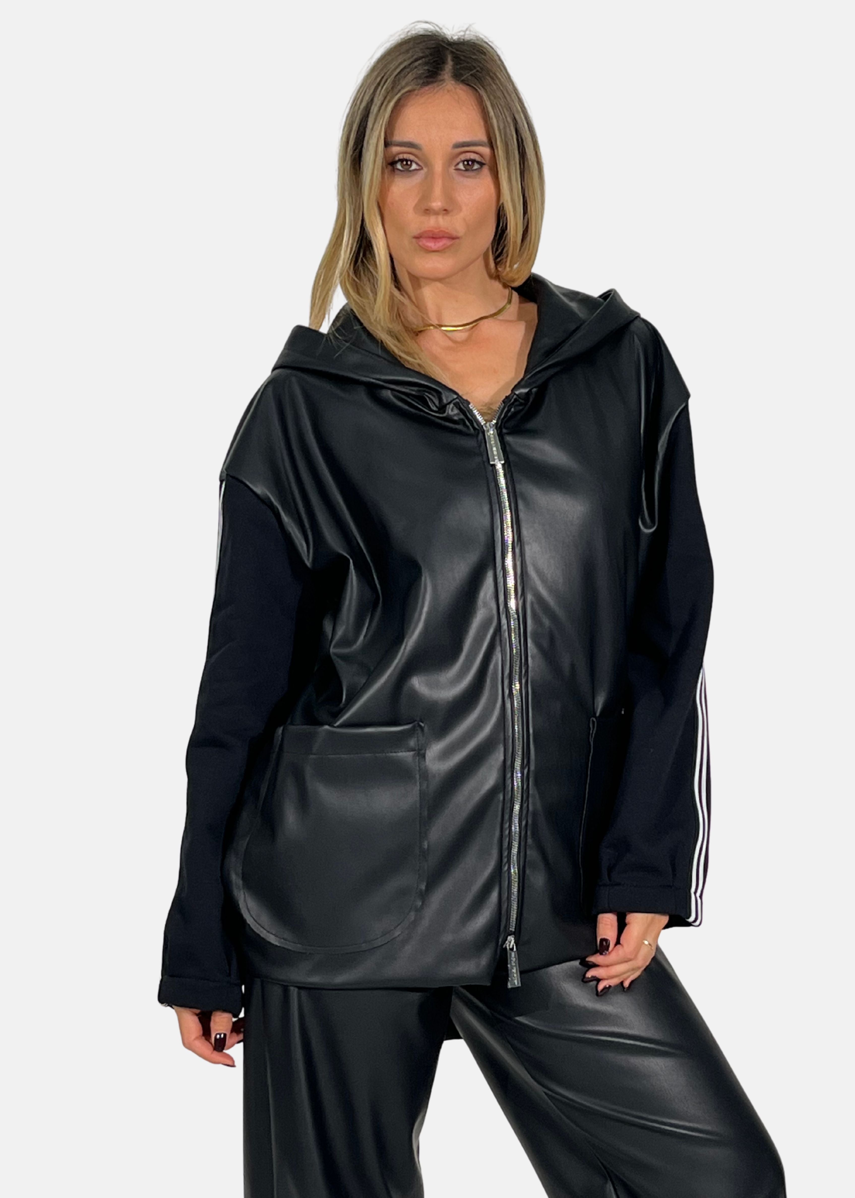 Giacca Over in ecopelle con maniche in felpa