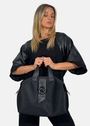 Bauletto con patta in tessuto tecnico traforato e pelle