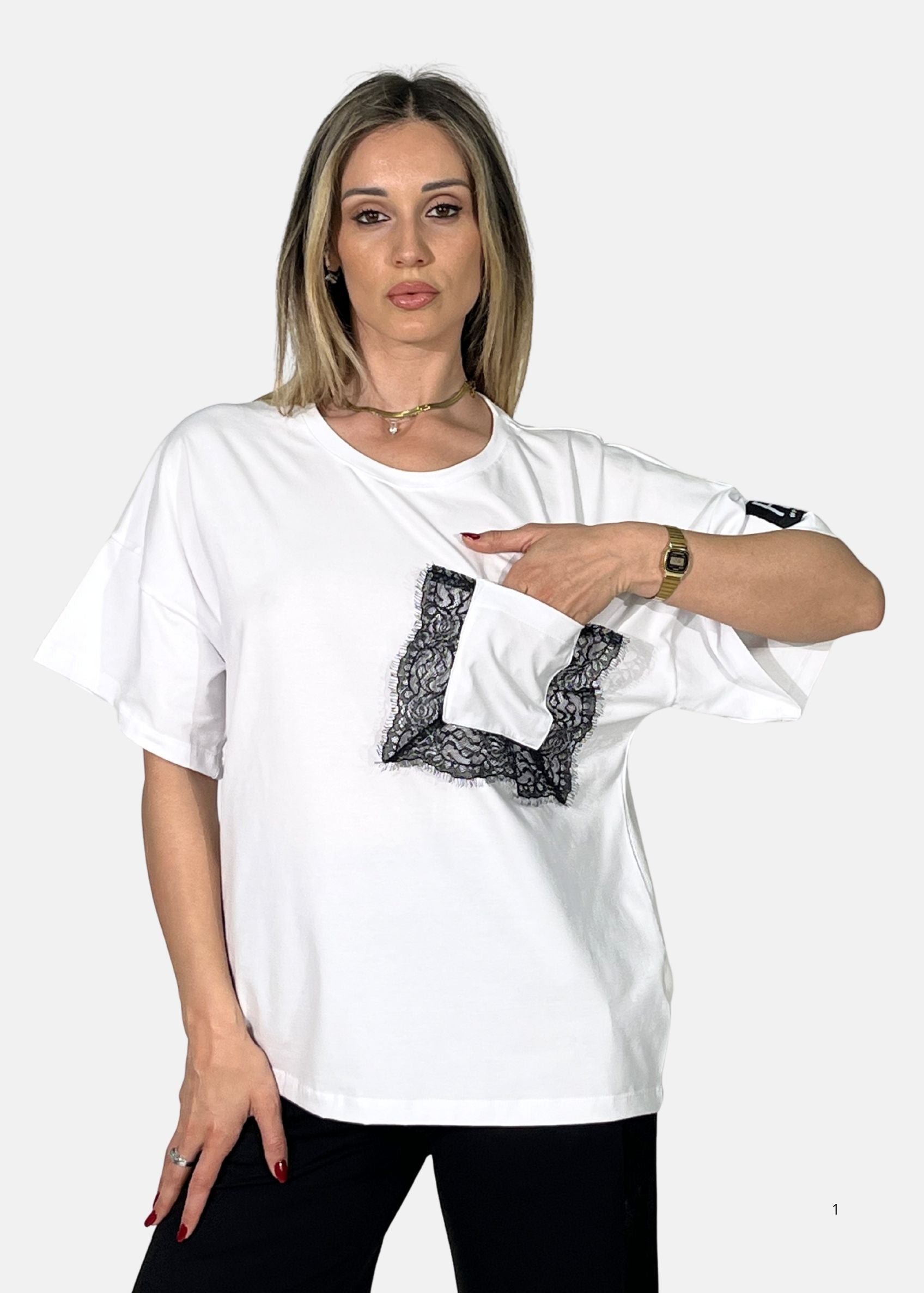 T-shirt oversize con taschino in pizzo