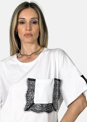 T-shirt oversize con taschino in pizzo