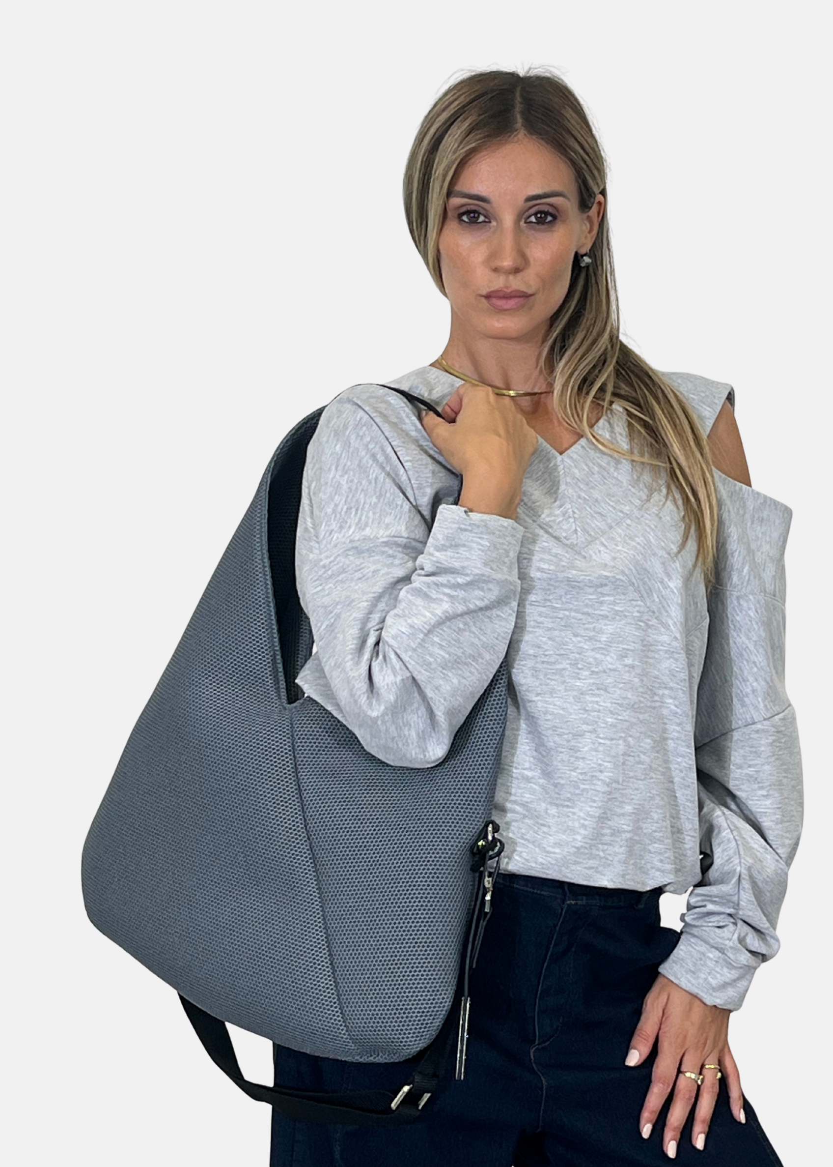 Sacca hobo in tessuto tecnico traforato con dettagli argento