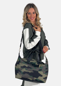 Bauletto large in neoprene camouflage con dettagli oro