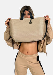Bauletto large tessuto tecnico traforato e pelle con dettagli oro