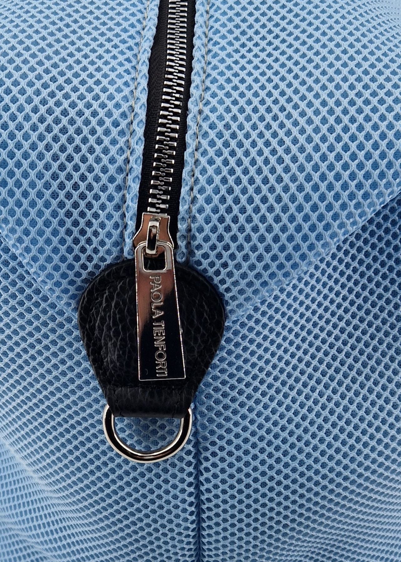 Bauletto large traforato e pelle con dettagli argento