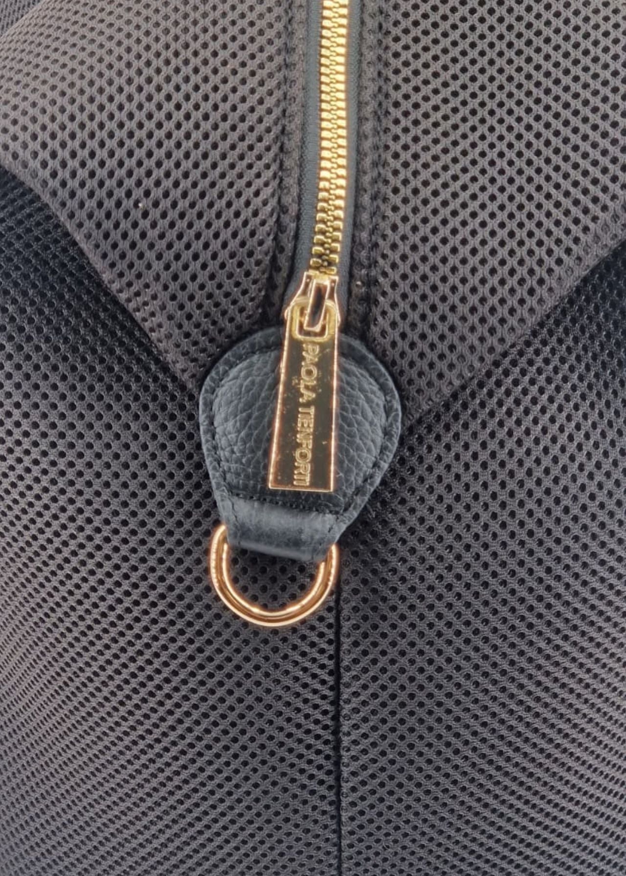 Bauletto large tessuto tecnico traforato e pelle con dettagli oro