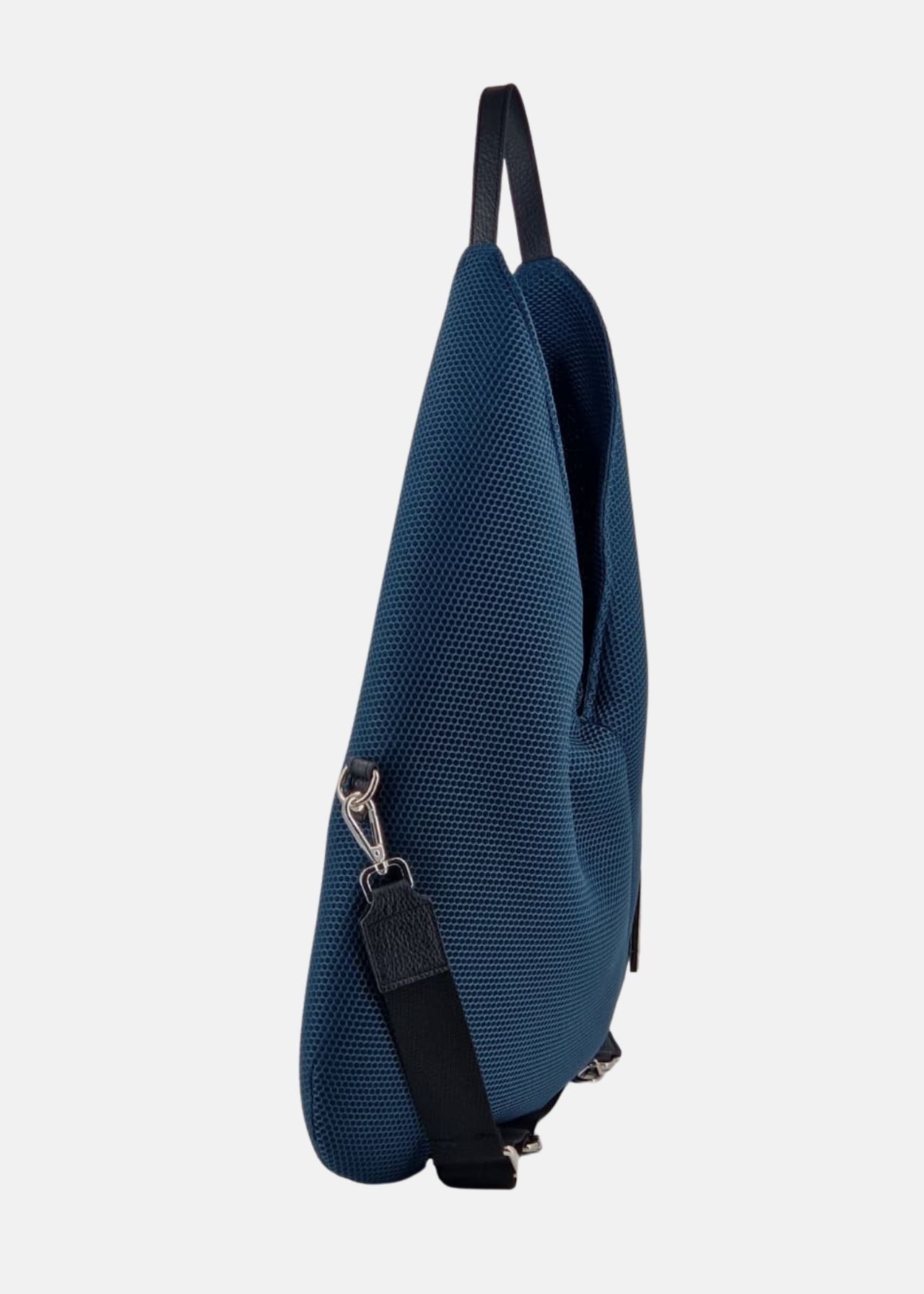 Sacca hobo in tessuto tecnico traforato con dettagli argento