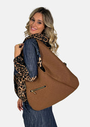 Sacca hobo zip in tessuto tecnico traforato con dettagli oro