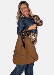 Sacca hobo zip in tessuto tecnico traforato con dettagli oro