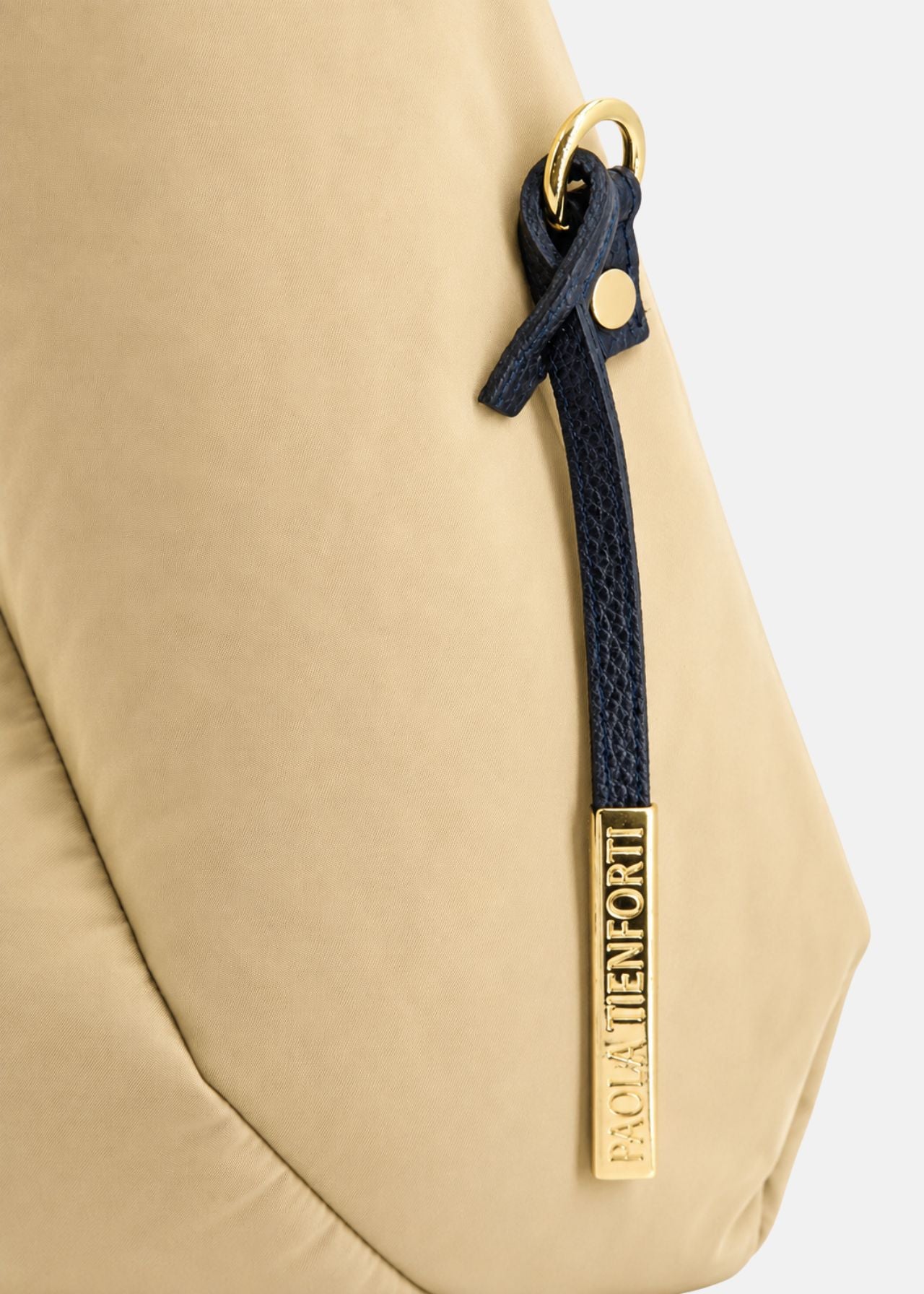Sacca hobo in tessuto tecnico nylon con dettagli oro