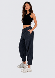 Pantalone in denim con pinces