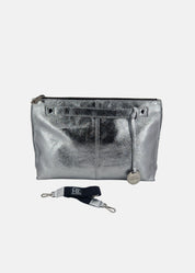 Borsa medium a tracolla  in pelle laminata con dettagli argento