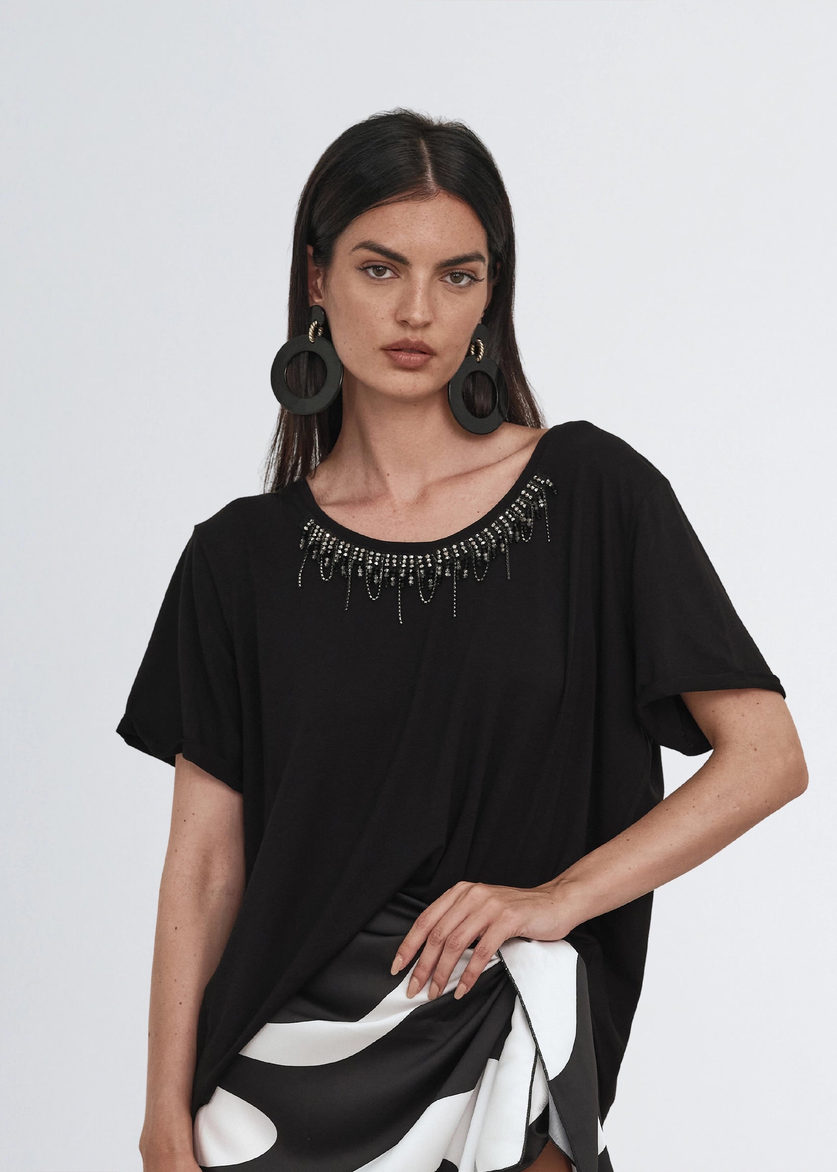 Maglia_in_jersey_di_viscosa_NERO_FRONTE.webp