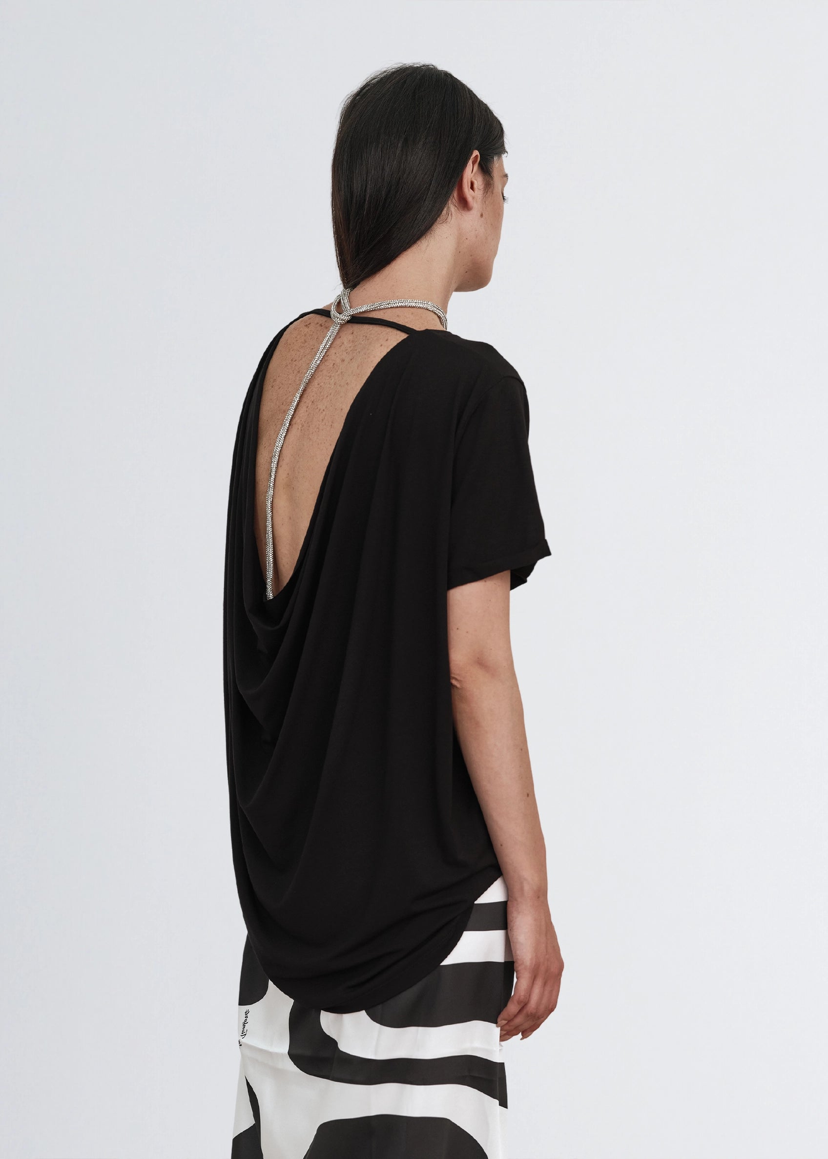 Maglia_in_jersey_di_viscosa_NERO_laterale.webp