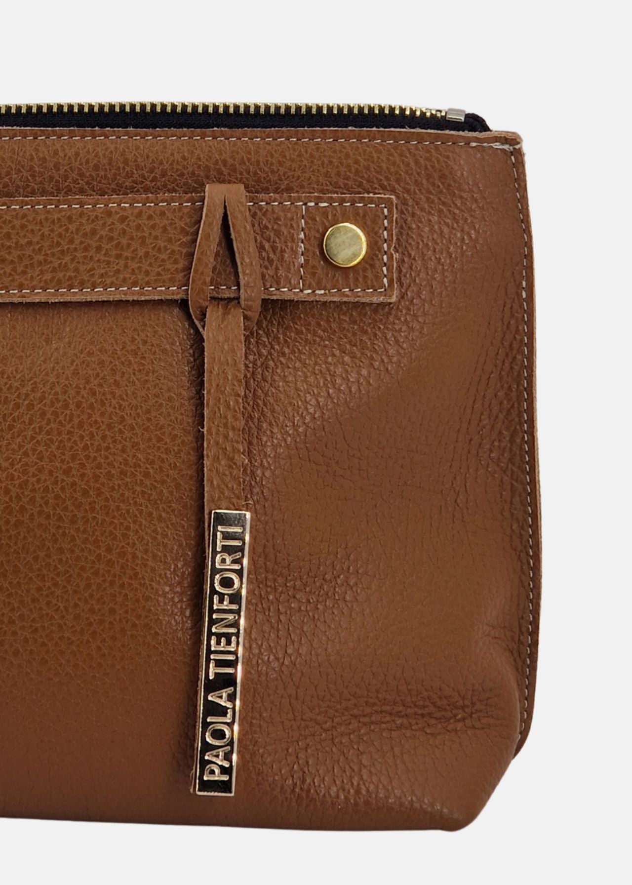 Pochette in pelle morbida con dettagli oro
