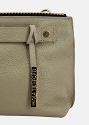 Pochette in pelle morbida con dettagli oro