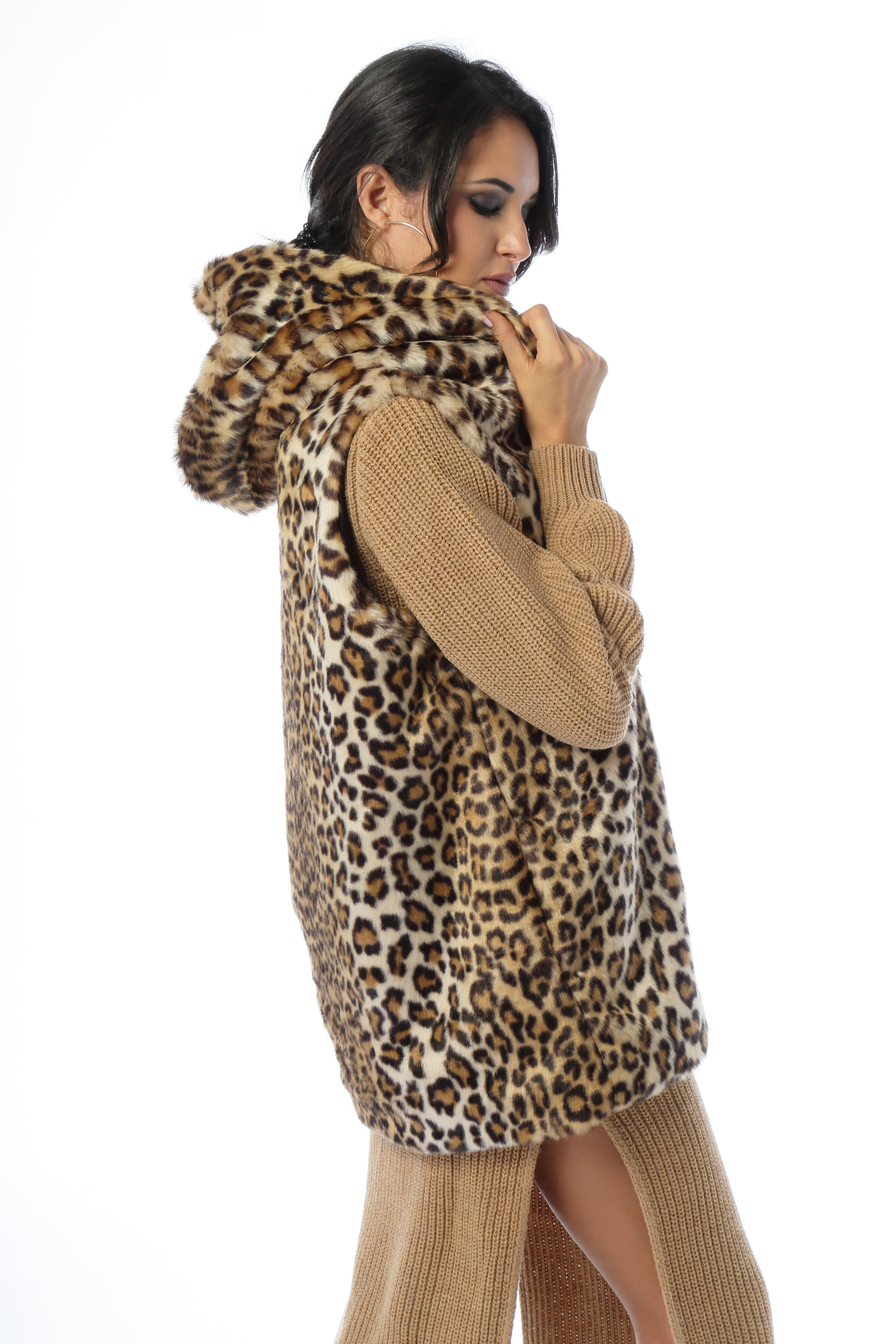 Gilet con cappuccio in eco pelliccia