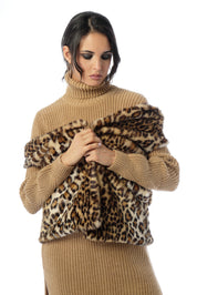 Gilet con cappuccio in eco pelliccia