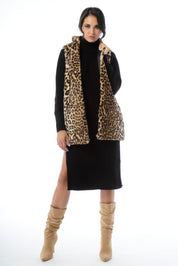 Gilet con cappuccio in eco pelliccia