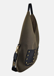 Sacca hobo in tessuto tecnico traforato con tasche e dettagli oro