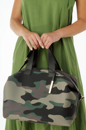 Bauletto large in neoprene camouflage con dettagli oro