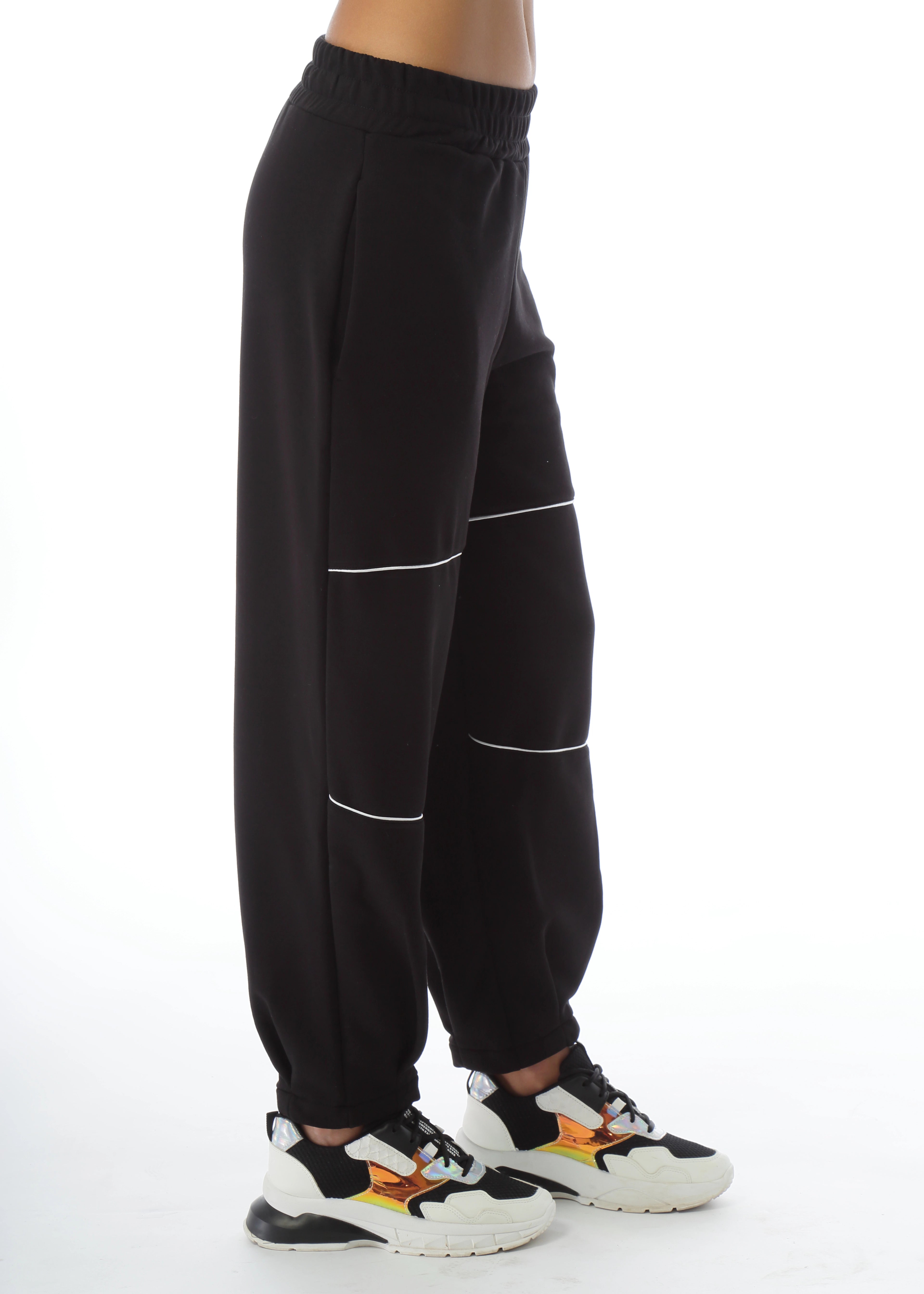 pantaloneconpiginglaterali.webp